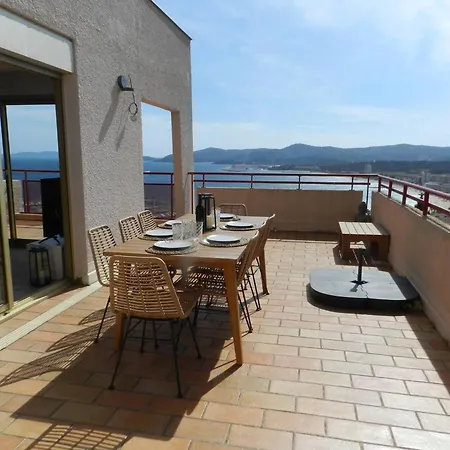 Apartment Climatise Avec Piscine, Terrasse Et Parking, - Fr-1-251-775 Le Lavandou